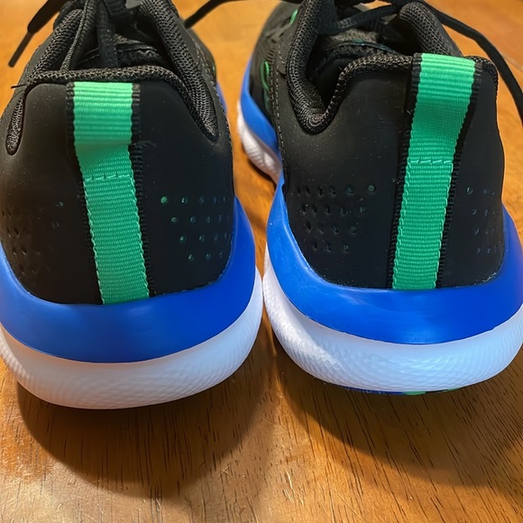 NEW Size: 6Y Under Armour Kids Assert sneakers, black, green, blue, and white - Picture 5 of 8